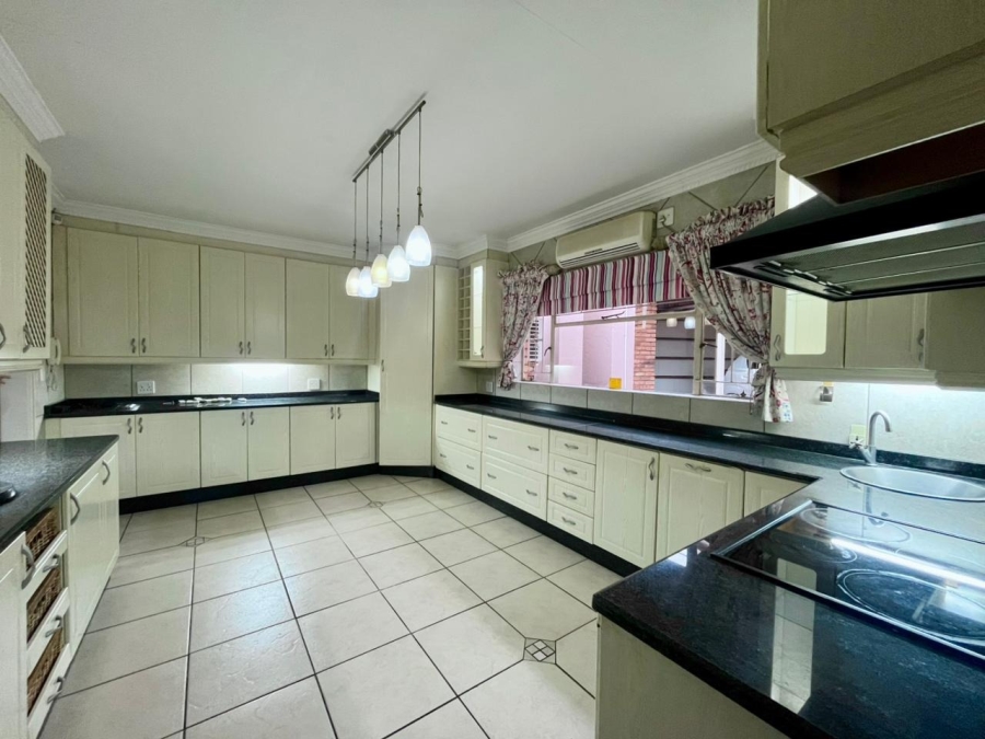5 Bedroom Property for Sale in Safari Gardens North West